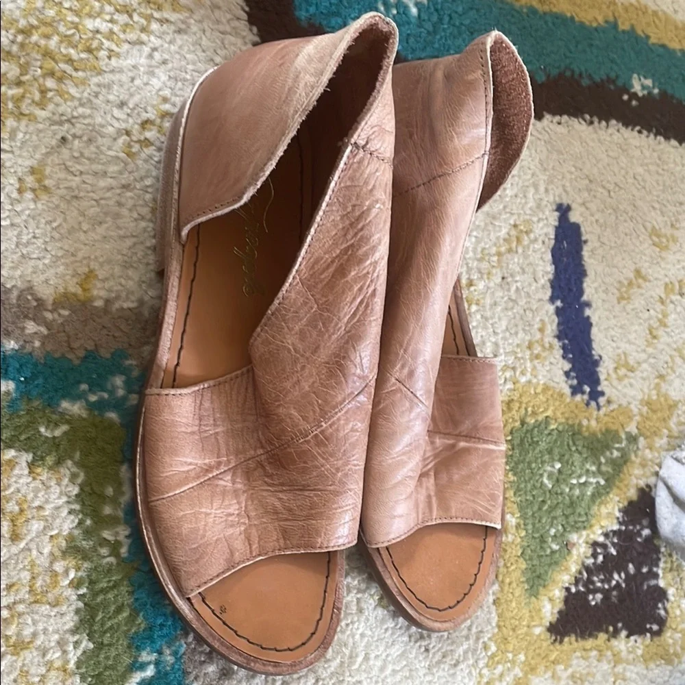 Free People size 36 Women's Tan Leather Sandals - Picture 2 of 4